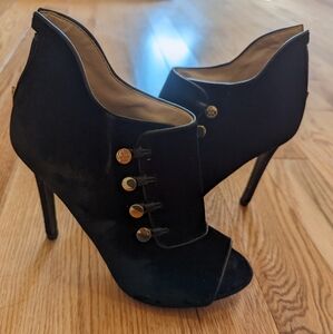 Guess 4 inch black and gold heels